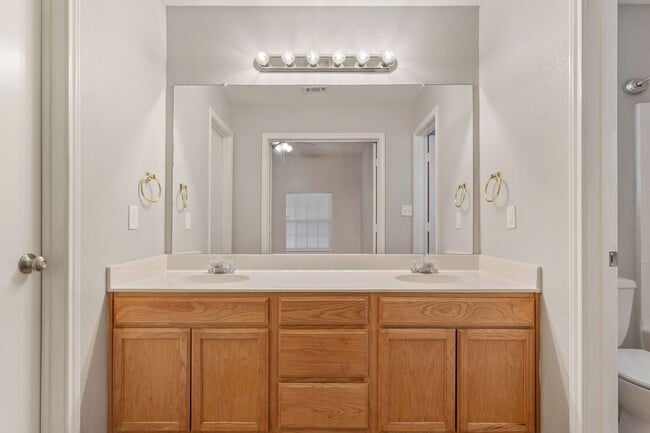 Building Photo - Perfect Family Home in China Spring ISD