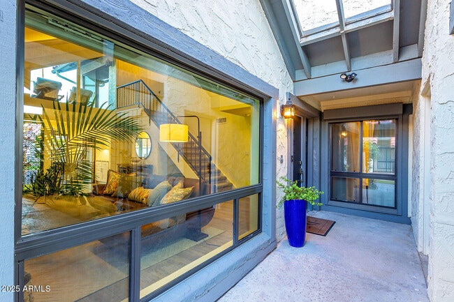 Building Photo - 5822 N Scottsdale Rd