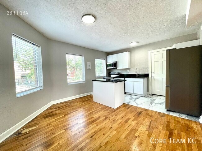 Building Photo - 1114 W 45th St