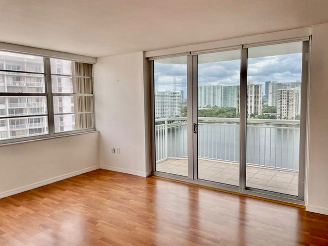 Building Photo - 18041 Biscayne Blvd
