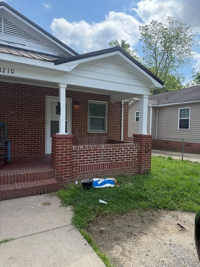 Primary Photo - 1210 E Broad St