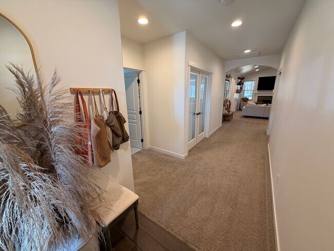 Building Photo - 3 Bed/2 Bath Single Level Home in Sisters! - Backs Up to Deschutes National Forest