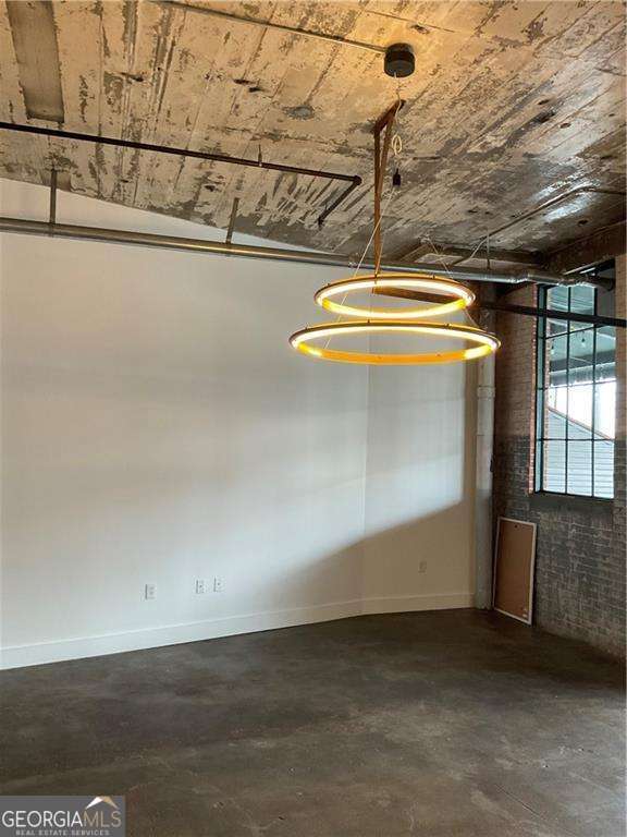 Building Photo - 881 Memorial Dr SE