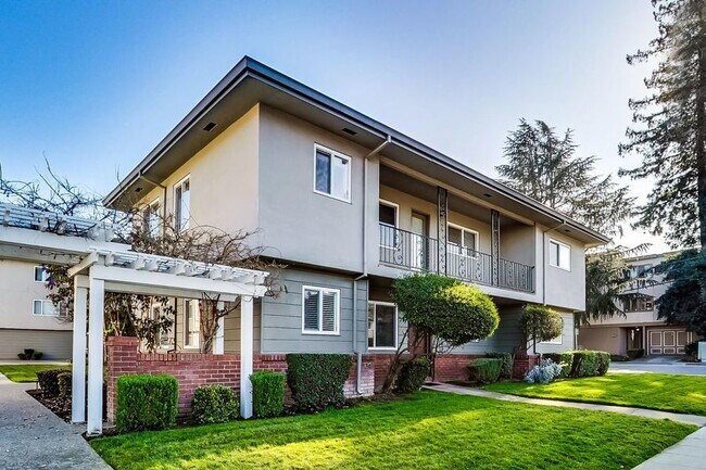 Building Photo - 1549 San Carlos Ave