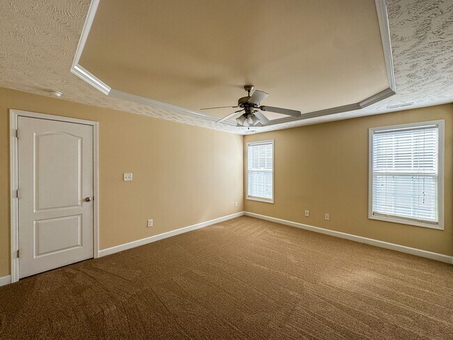 Building Photo - Charming 3 Bed 2 Bath Raeford Home with Fe...