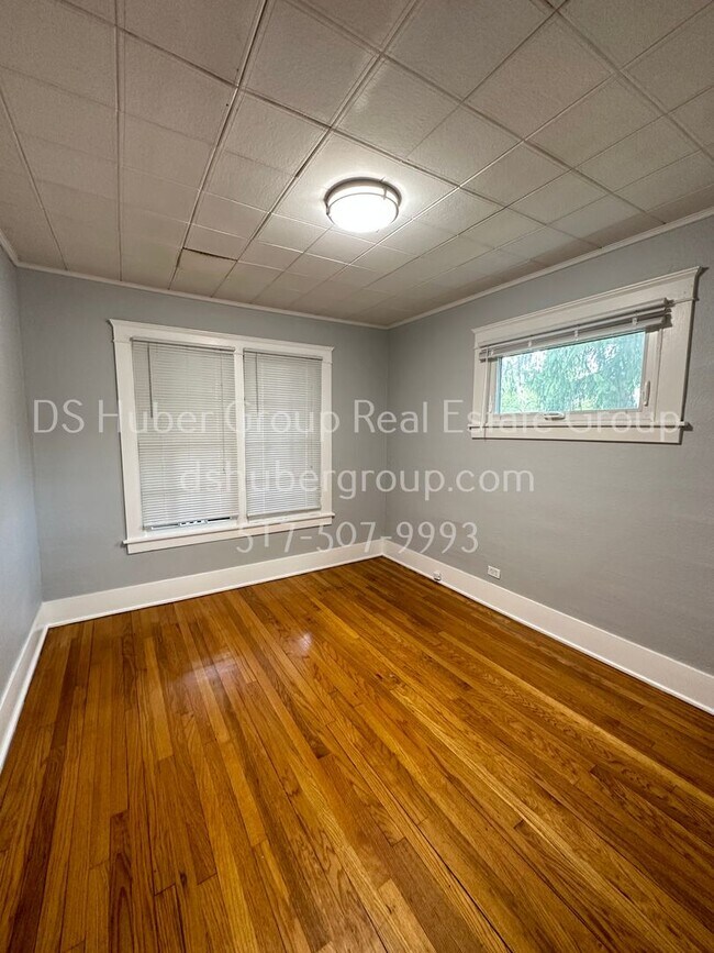 Building Photo - 302 N Hayford Ave