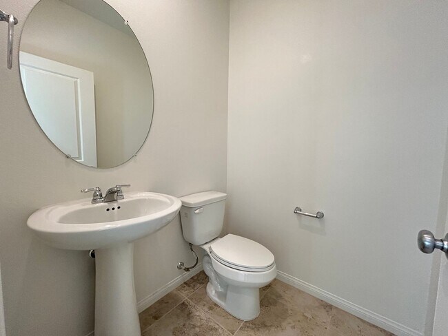 Building Photo - Inspirada Two-story 5-bedroom 4.5-bathroom Home!
