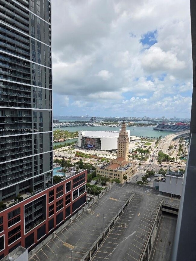 Building Photo - 121 NE 5th St