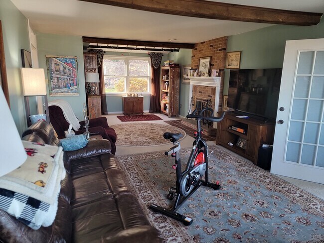 Family Room - 310 4th St