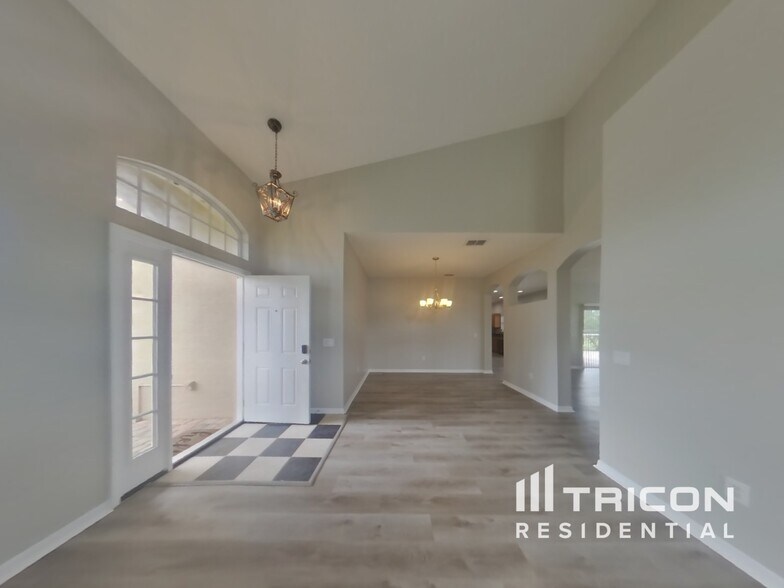Building Photo - 3600 Cresthill Ln