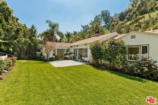 Building Photo - 1318 San Ysidro Dr