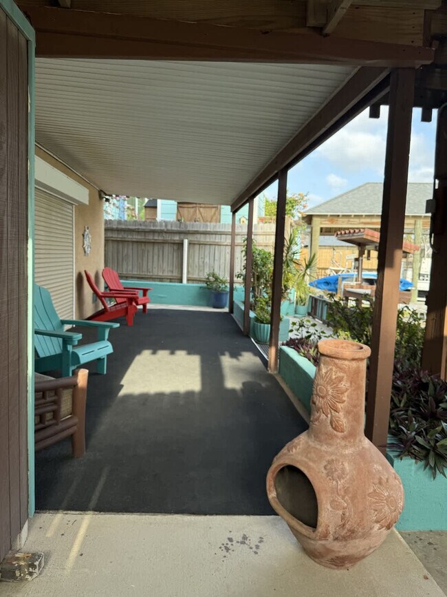 Building Photo - 1209 Pompano Ave