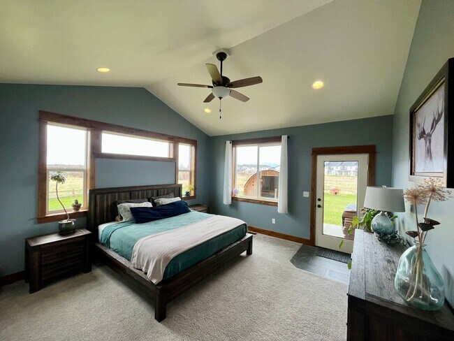 Building Photo - 4 Bedroom Home for Rent in West Bozeman! W...
