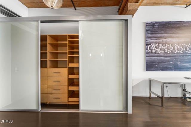 Building Photo - 530 S Hewitt St