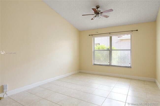 Building Photo - 3562 Southern Orchard Rd W