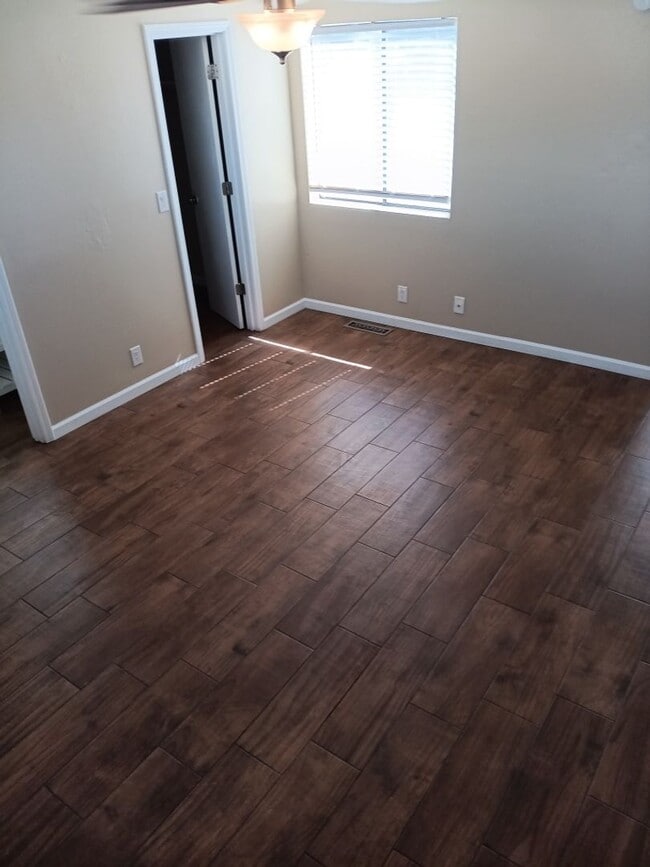 Building Photo - Available Now! 3 Bedroom 2 Bathroom Located in SW ABQ!! Showings Available! Price drop!