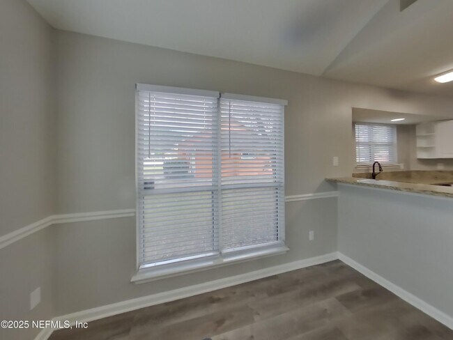 Building Photo - 838 Poydras Ln W