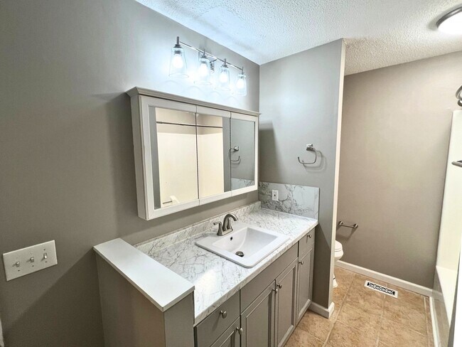 Building Photo - 2805 Big Bend Dr