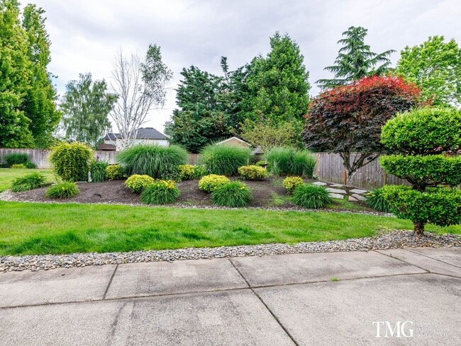 Building Photo - Stunning Home in Sought-After Ashley Heights!