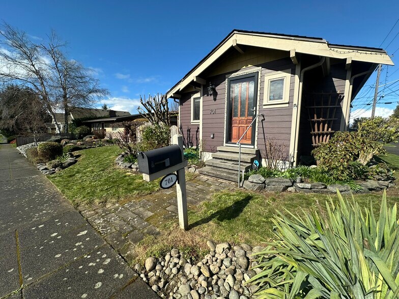 Building Photo - 701 S 59th St