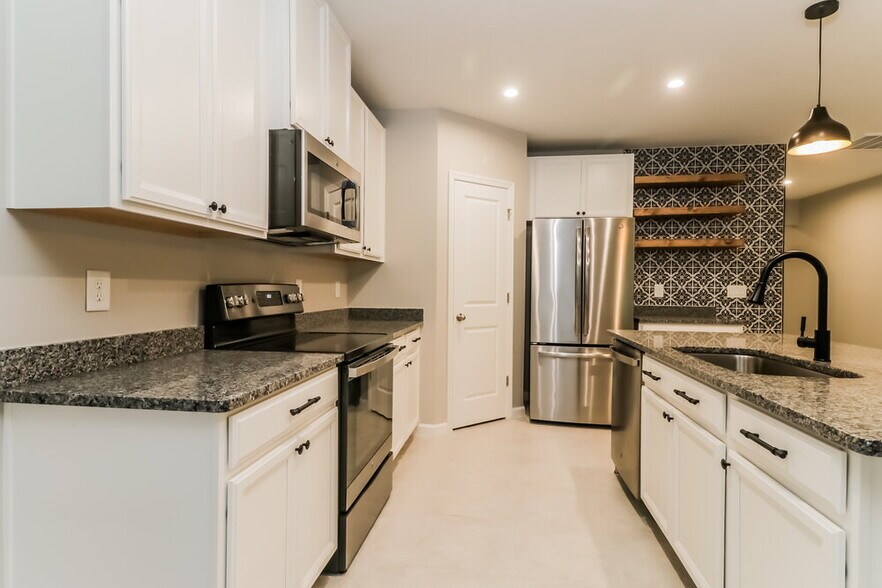 Building Photo - 18588 Hunters Meadow Walk