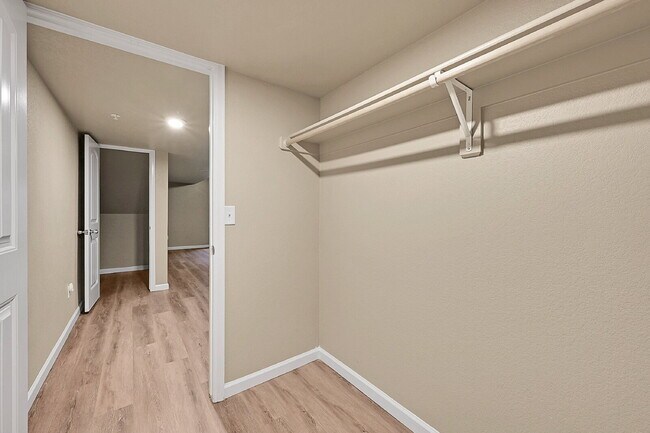 Building Photo - $1,895-3 Bed 3.5 Bath townhome in CO Sprin...