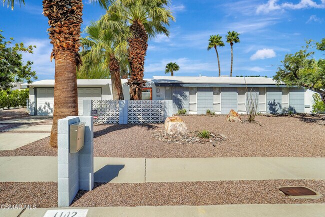 Building Photo - 1102 E Adobe Way
