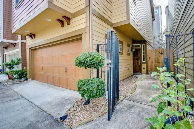 Building Photo - 760 Nicholson St
