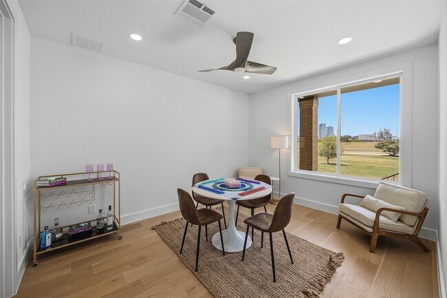 Building Photo - 408 Vista Buena Trl