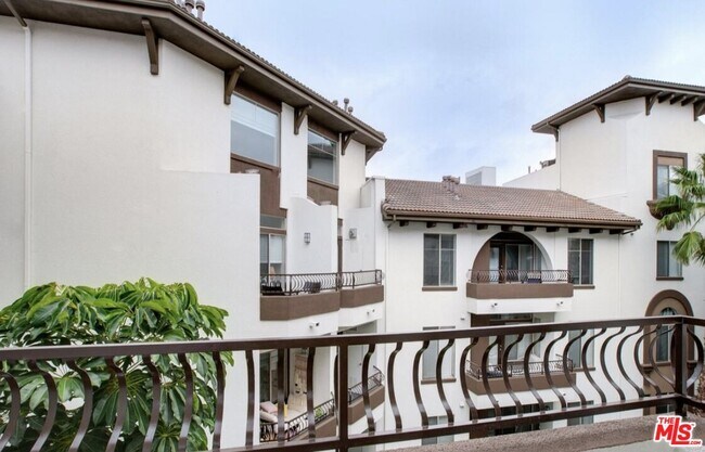 Building Photo - 6280 W 3rd St