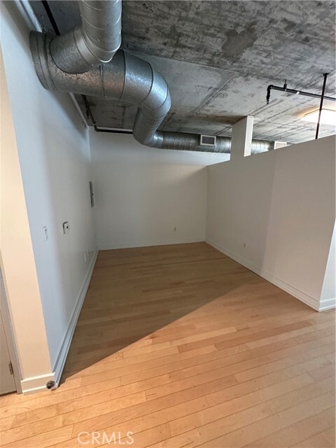 Building Photo - 645 W 9th St