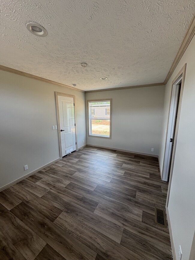 Building Photo - 400 Parker St