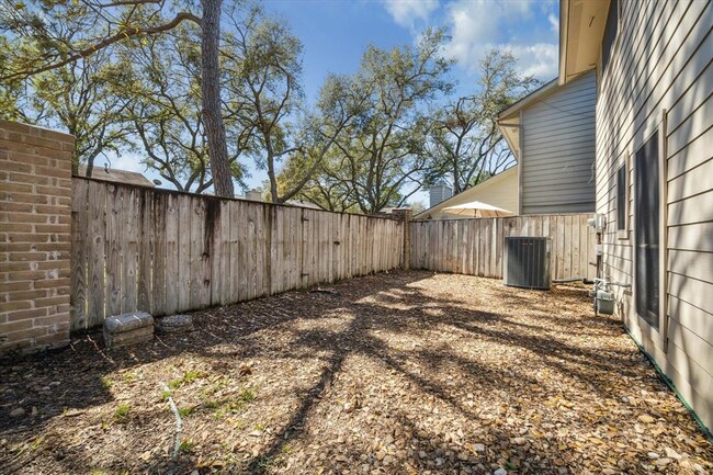 Building Photo - 8017 W Oakwood Ct