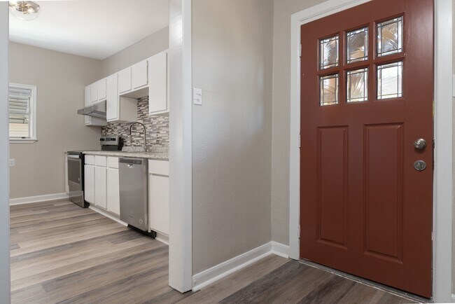 Building Photo - 216 Redan St