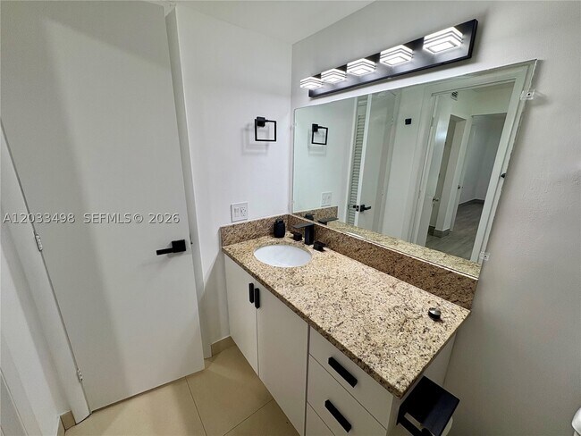 Building Photo - 1591 NE Miami Gardens Dr