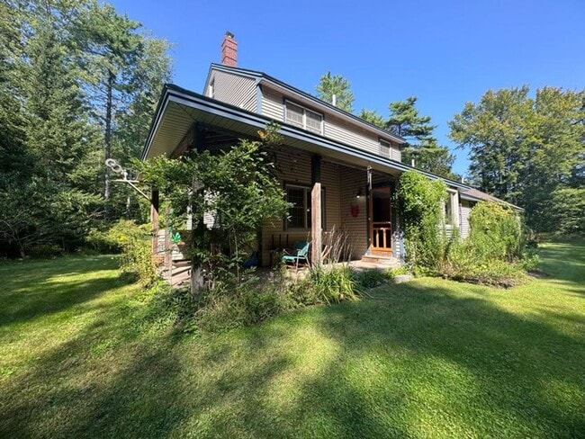 Building Photo - Beautiful 3 Bedroom Brunswick House