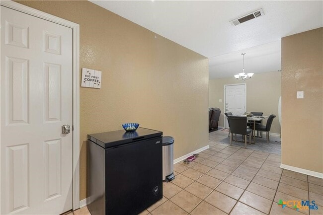 Building Photo - 3210 Raven Dr