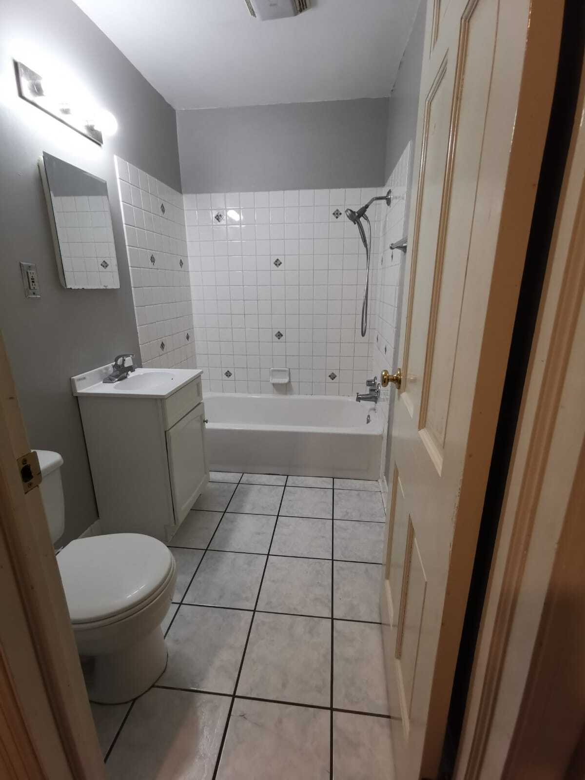 Bathroom - 1311 Oxford St