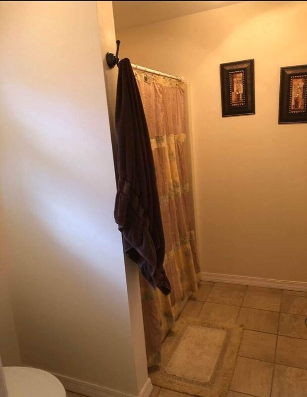 Building Photo - 11 Henry Ct