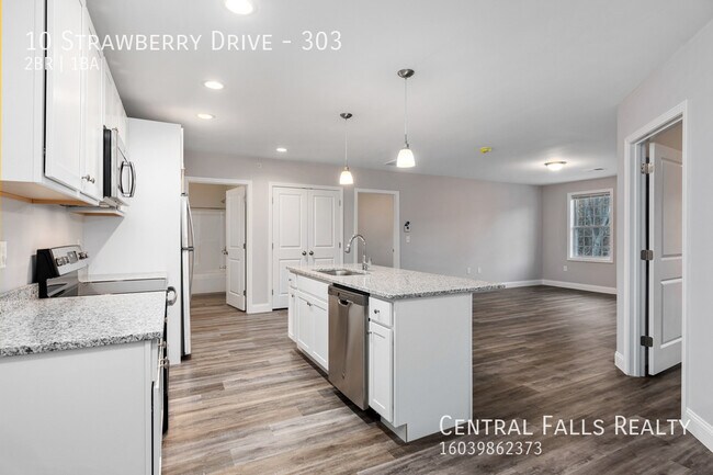 Building Photo - 10 Strawberry Dr