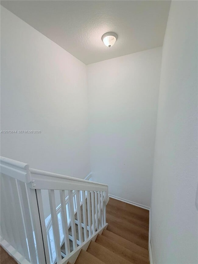 Building Photo - 102 S Santa Catalina Cir