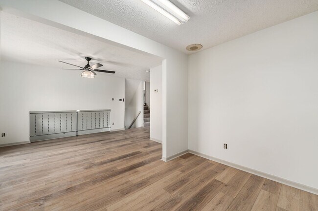 Building Photo - 7450 Richardson Rd