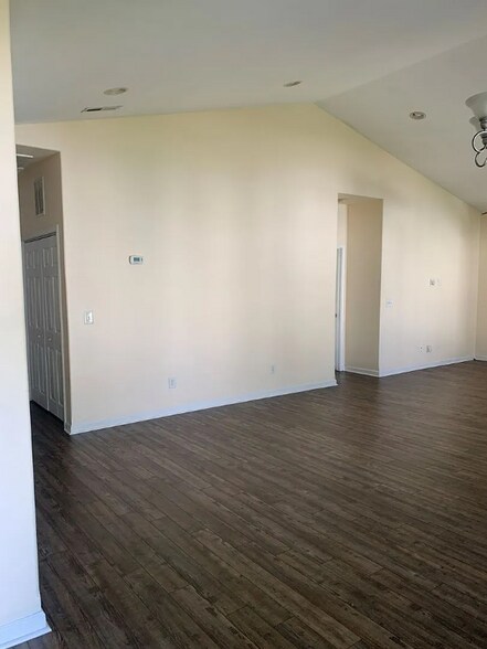 Building Photo - 5922 Fox Ridge Ln