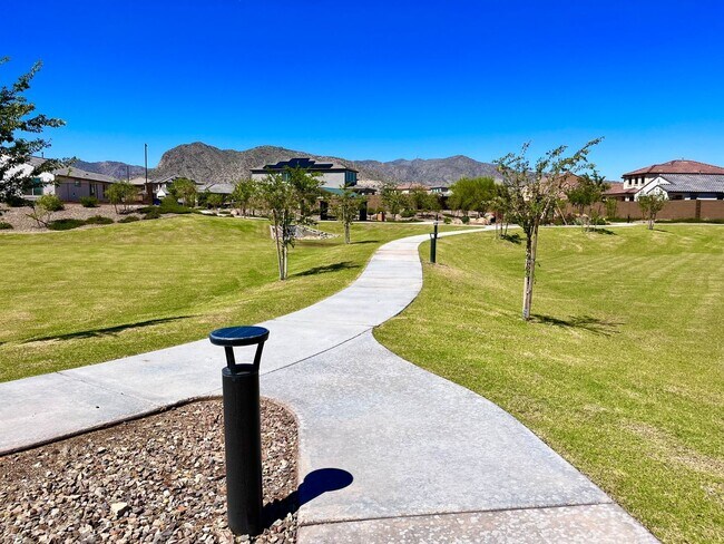 Building Photo - Home in Litchfield Park at Canyon Views! 2 MASTER SUITES!