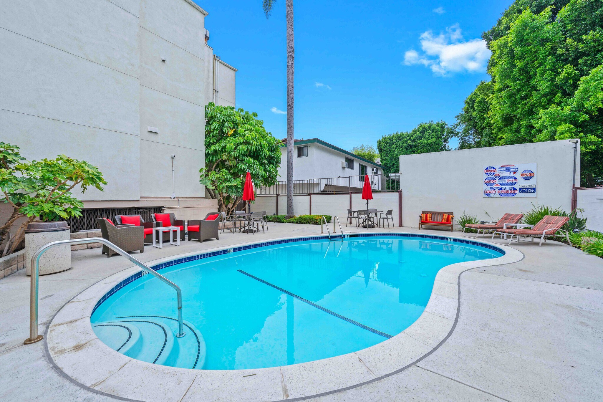 Swimming pool - 12801 Moorpark St