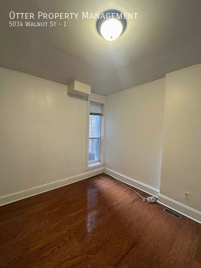 Building Photo - Charming 2BR/1BA with In-Unit Washer/Dryer...