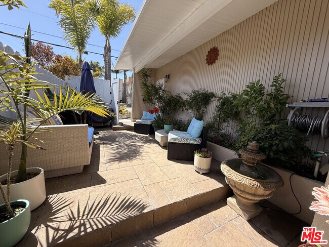 Building Photo - 200 Larsson St