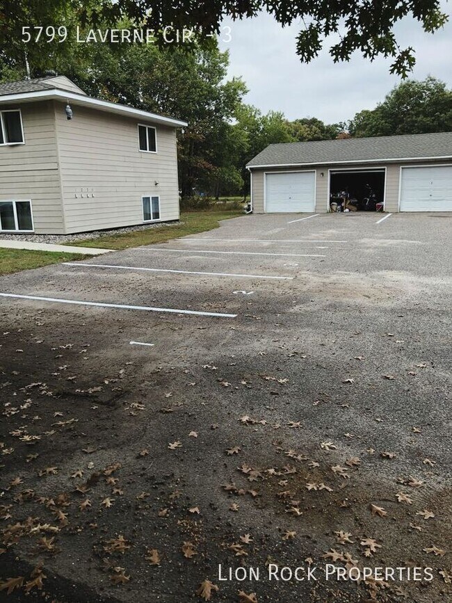 Building Photo - 5799 Laverne Cir N