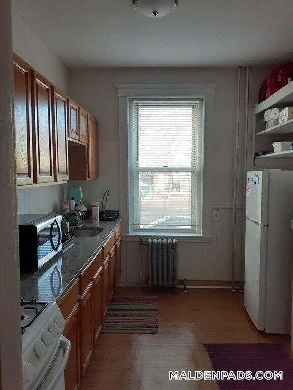 Building Photo - 90 Maple St