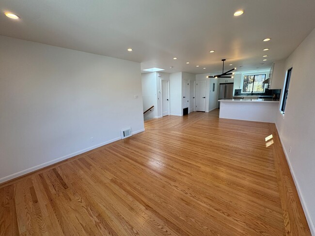Building Photo - Remodeled 2BR/1BA Single Family Home in Su...
